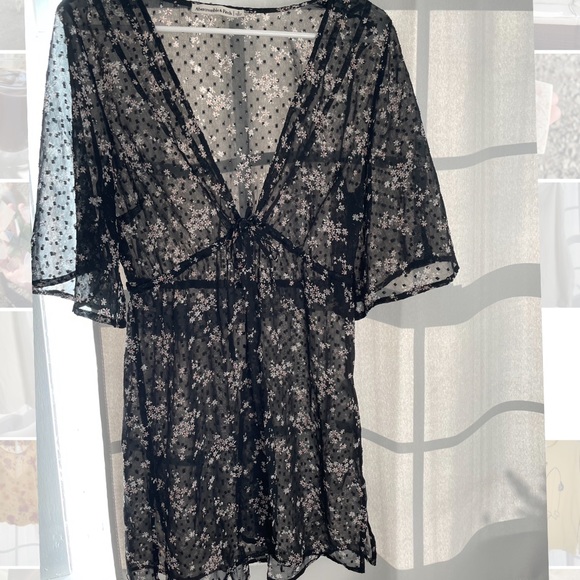 A&F KIMONO COVER SIZE SMALL FLORAL - Picture 2 of 3